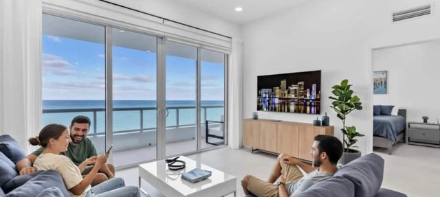 OceanFront Luxury Penthouse 2BR with Free Parking