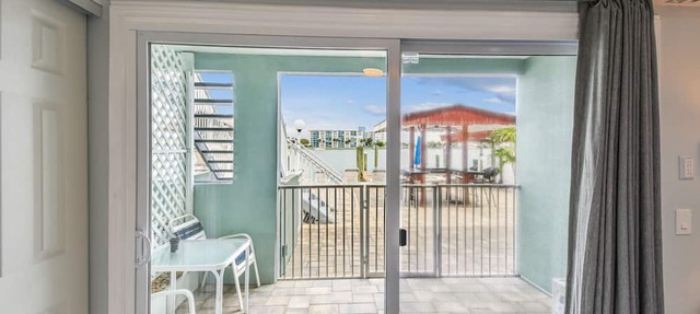 Enchanted Inn Suite #3: Waterfront, Pool, Fishing Dock, Boat Docks & Tiki Bar!