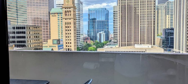 STUDIO 13: LARGE BALCONY, CITY VIEWS, GYM, POOL, NEAR ATTRACTIONS, SPORTS VENUES