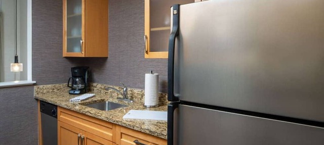 You Found it! Contemporary 2BR Suite with Breakfast, Outdoor Pool, Pet-friendly!