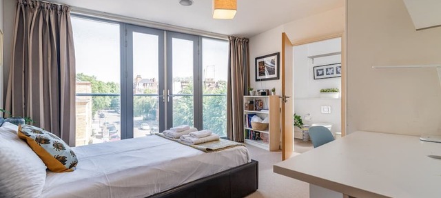 Bright & Spacious Battersea Flat