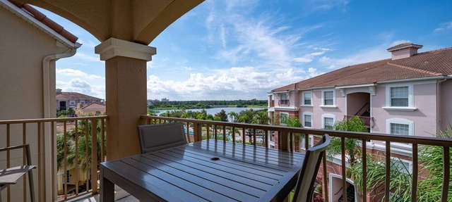 Vista Cay Lakeview Chic. Next to Pool, Walk to Epic Universe and the OCCC