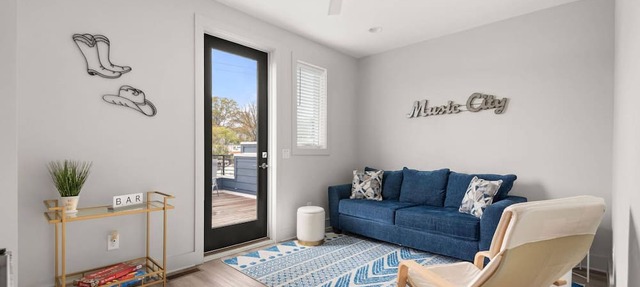 H3 ~ Spacious Condo Only 8 Min to Broadway ~ Garage Parking ~ Super Clean