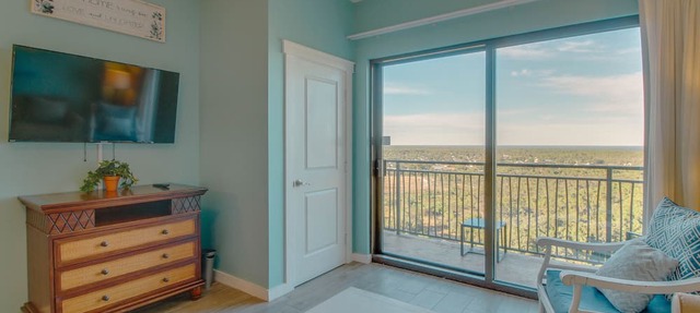 Origin 1413 | Peaceful Studio Near Beach & Pier Park + Free Activities!
