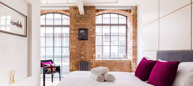 Central Soho Lofts with Lift, AirCon & Concierge