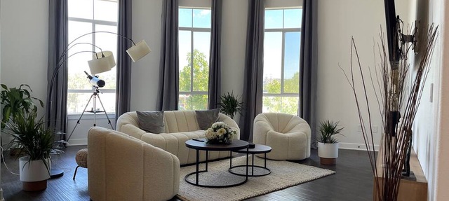 Luxury Modern Penthouse 5 min from Magic Mountain in resort style gated complex