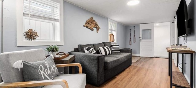 The Addie Shack | Pet Friendly | Steps to Beach