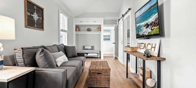 The Cammie Cabana | Pet Friendly | Walk to Beach