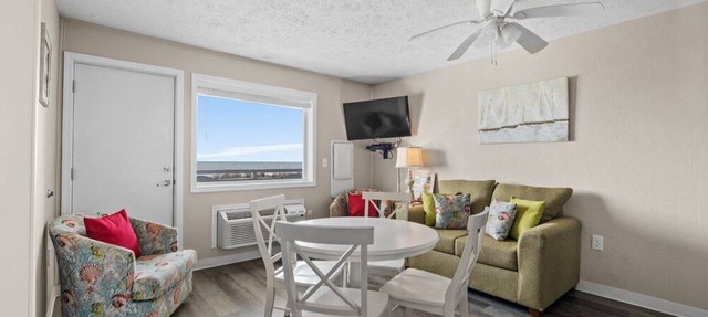 Oceanfront 3BR Balcony Views Dog Friendly Blue Mist 201