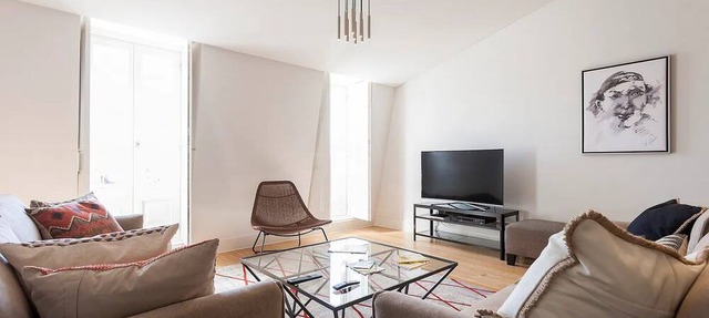 FLH Mouraria Art Apartment with Pool