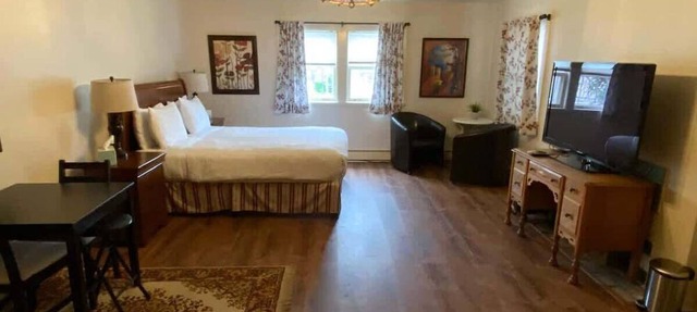 Spacious Private Suite * Parks/Boating/Golf
