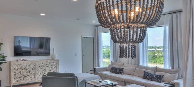 This condominium is a 3 bedroom(s), 2.5 bathrooms, located in Nashville, TN.
