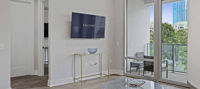 Reluxme | Uptown-High Rise w/Stunning Views