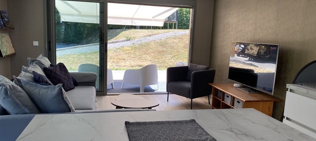 Completely renovated 1-bedroom studio with private parking