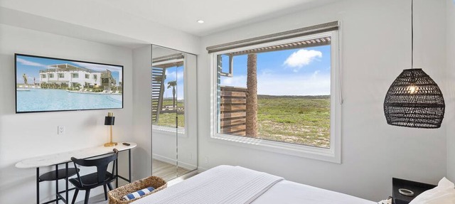 Studio-Full Kitchen w/Private Walkable Beach Access