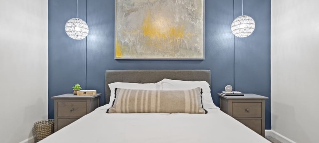 Cozy Condo * Office* Near Luxury Mall & Uptown