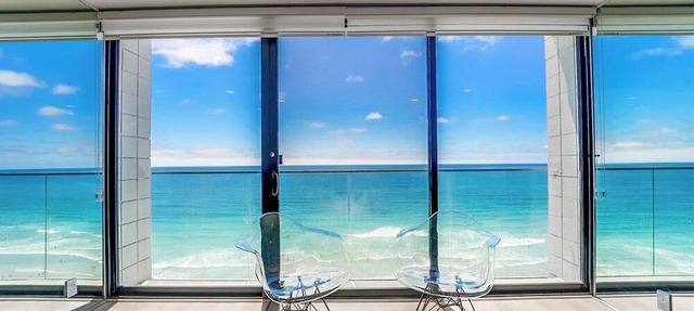 Modern 1bd Oceanfront view with parking and pool