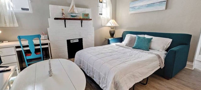 94 WalkScore | King Bed | Capitol Hill Beachy Apt
