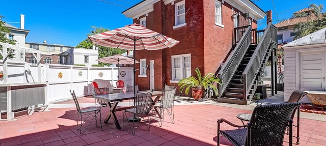 Funky 2 Bedroom in Starland | Heated Pool Access