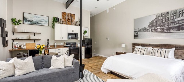 Modern & Cozy Studio | Walk to Downtown & Beach
