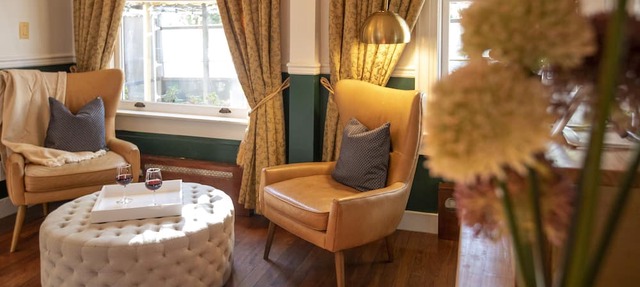 Junior Suite with Ensuite Bathroom