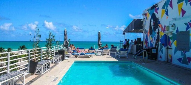 Miami Ocean Drive 1BR APT & Rooftop Pool Access