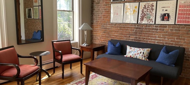 Cozy, Adorable 1-bedroom apartment - in tourist area. Sleeps 4