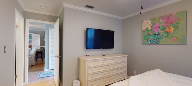 Lovely Condo in Gated Harbour Oaks walking distance to the Village