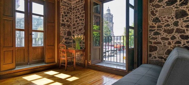 2BR historical suite w/BALCONIES TO THE CATHEDRAL. Great for families