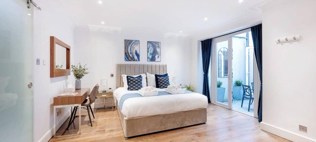 Stylish Apartment with Patio in Central London