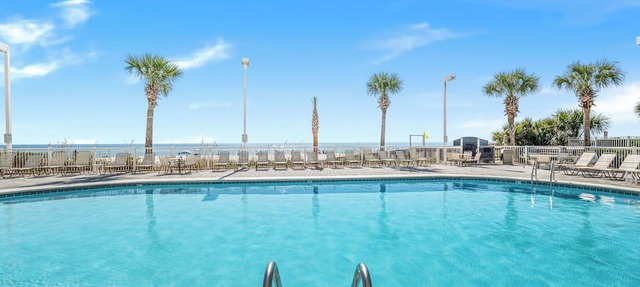 Tradewinds 906- Cute and Cozy! Beachfront! Amazing Heated Pool!