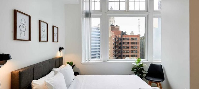 Stunning 3BR Penthouse in the Loop | Roof Deck