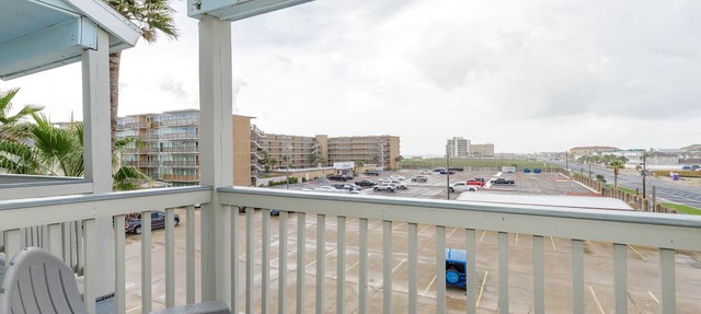 Beachfront Condo | Pet-Friendly & Ocean Views