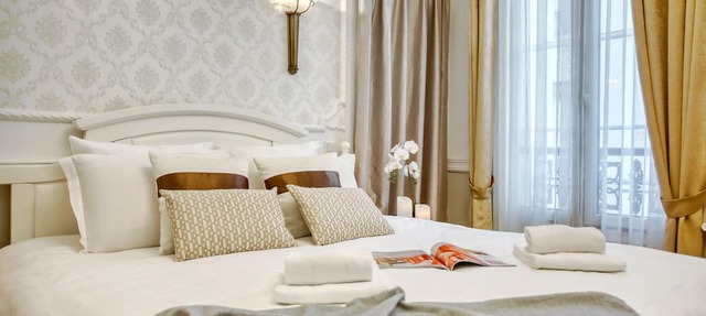 Luxurious 250m² 7BR at Galeries Lafayette - Rare