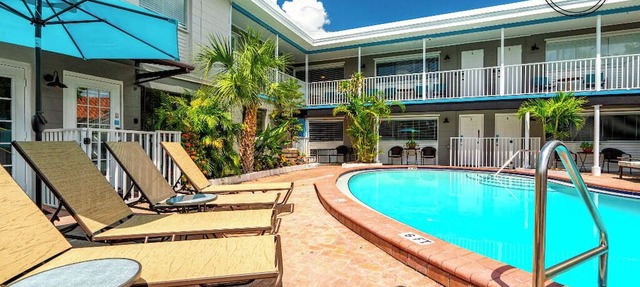 ⛱️ BBR #6, Steps to the Beach, Heated Pool w/Full Kitchen & 3 Beds!