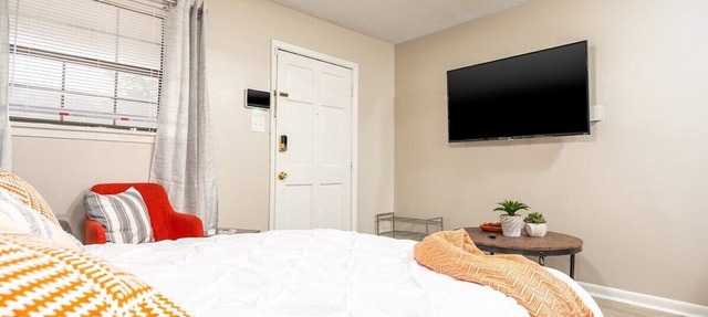 By Hospitals 🏥 & Downtown 🌆 | 3TVs| King 🛏