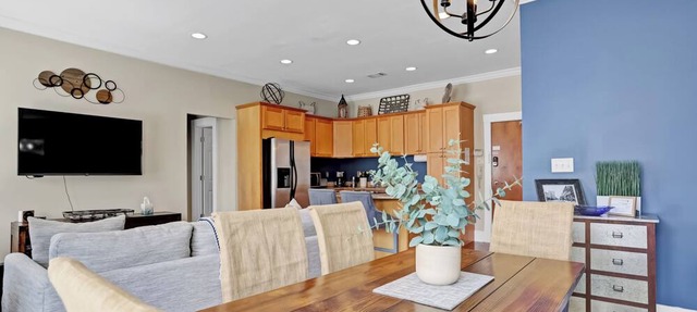 The Center of Savannah! Parking Pass Provided, Premium Access to Downtown