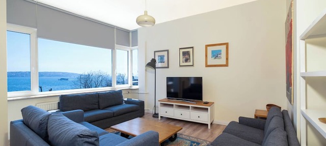 Cozy Waterfront Apt. with a Stunning View