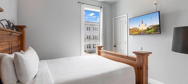 20% OFF Monthly | 10% OFF Weekly-St. Charles Ave Condo – Minutes to FQ