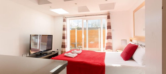 Rainbow Studio Canary Wharf