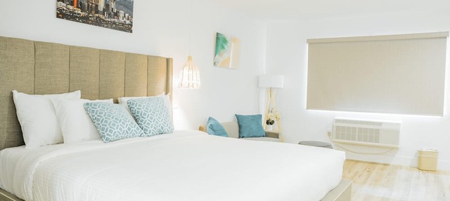 SKS - Superior Room, 1 King Bed with Sofa bed, Non Smoking