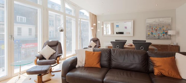 A bright, spacious first floor apartment in one of the best locations in Edinburgh!