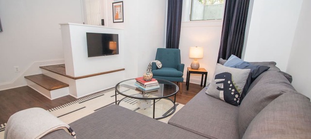 Stylish 1BR oasis with AC, laundry, next to park!