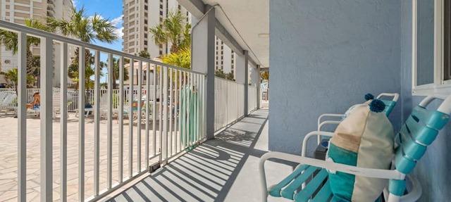 Easy Walk to Beach! Completely Updated! ~ Pool, FREE Parking, FREE Activities! ~ 113 Pelican Pointe