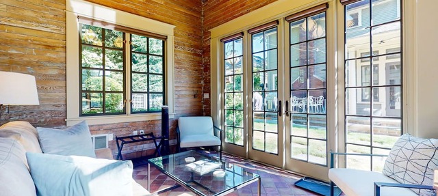 Charming Queen Anne Studio w/Serene Garden, 1 Block to Kerry Park