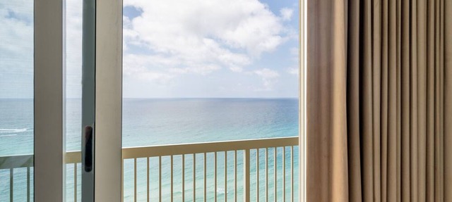 Celadon Beach Resort ~ 2 Bedroom w/Bunk Room! ~Reserved Private Parking! Free Beach Service!