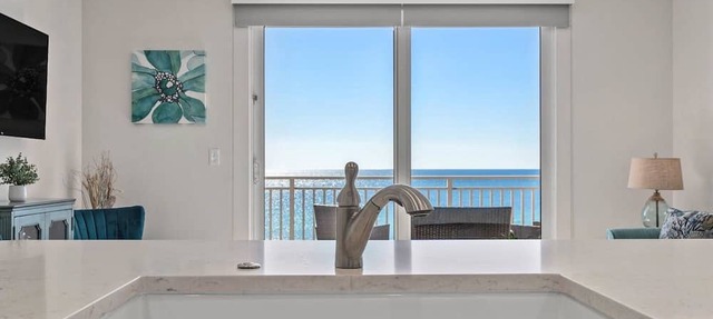 Splash 4th Floor with Free Beach Chair Set