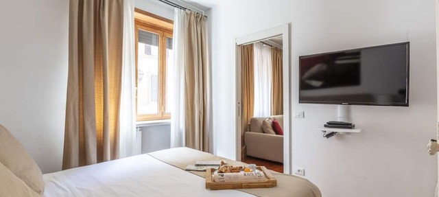 2 Apartments same building Piazza del Popolo 1+3