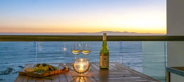 Beachfront Luxury 1,300 Sq Ft, Workspace, Air Con & False Bay Views