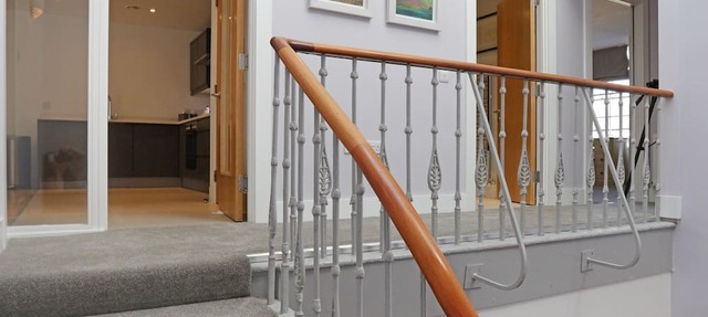 A spacious open plan apartment, in an unbeatable city-centre location. Sleeps 4.